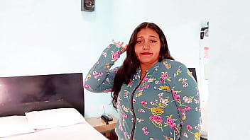 Madrastra se folla así hijastro mientras su padre no está en casa