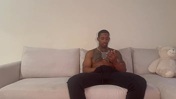 Me follo a mi vecina en el baño de la piscina y somos capturados en cámara