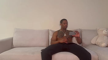 Me follo a mi vecina en el baño de la piscina y somos capturados en cámara