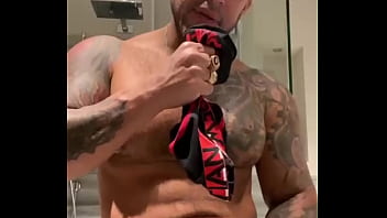 Hot Shower Viktor Rom Latino Bbc Bearded Tattooed thumbnail