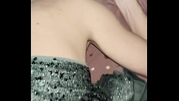 On fête le nouvel an chez nos amis très prudes je commence à sentir une