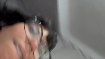 Novinha perde o telefone e vídeos íntimos que ela faz pro namorada vazam na net