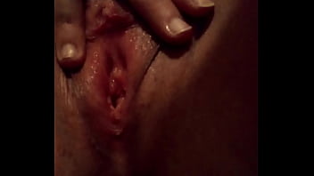 Esperando que una verga se la coja bien duro