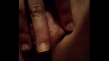 Esperando que una verga se la coja bien duro