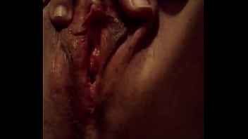 Esperando que una verga se la coja bien duro