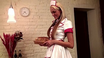 Elle traite son petit gode