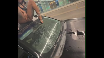 Squirting all over memphis & fucking