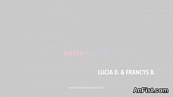 Lesbian chick gets her shaved slit and anus fisted