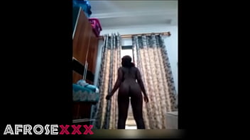 Elle est si belle avec un beau corps