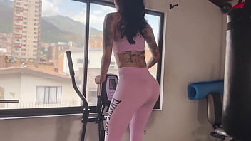 I take pictures in the gym and end up masturbating