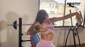 I take pictures in the gym and end up masturbating