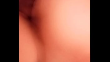 Safada sentando no pauzao e gemendo