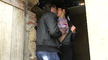 Une étudiante sexy se fait sodomiser par son nouveau petit copain