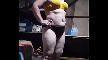 Mamasita Me Manda Video Modelando Su Cachetero thumbnail