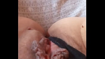 Gretala incinta e col perizoma trasparente