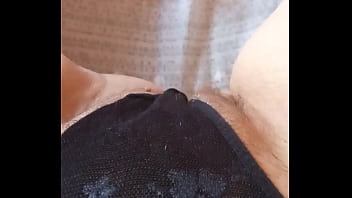 Gretala incinta e col perizoma trasparente