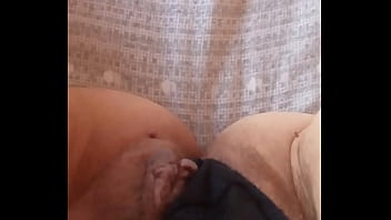 Gretala incinta e col perizoma trasparente