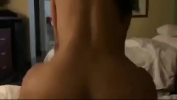 Gata sentando gostoso no leo abujamra