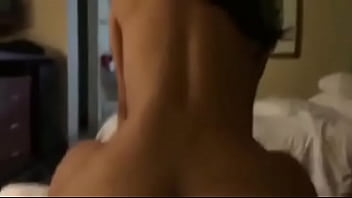 Gata sentando gostoso no leo abujamra