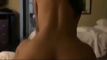 Gata sentando gostoso no leo abujamra