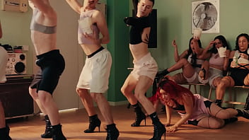 Tú gata quiere maki