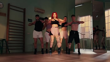 Tú gata quiere maki