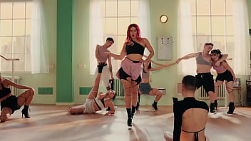 Tú gata quiere maki