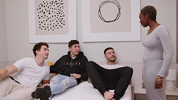 Mi compañera de piso ebonhy quiere una fiesta española con los hermanos bud