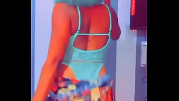 Tu va aimer me voir montrer mon jolie cul