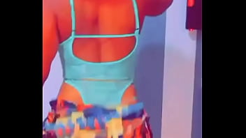 Tu va aimer me voir montrer mon jolie cul