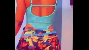 Tu va aimer me voir montrer mon jolie cul