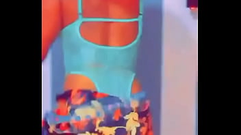 Tu va aimer me voir montrer mon jolie cul