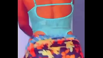 Tu va aimer me voir montrer mon jolie cul