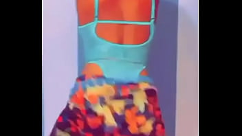 Tu va aimer me voir montrer mon jolie cul