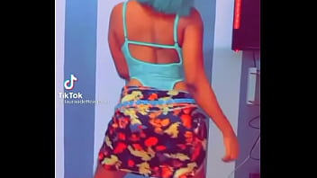 Tu va aimer me voir montrer mon jolie cul