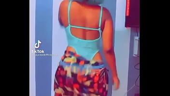 Tu va aimer me voir montrer mon jolie cul