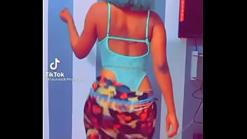 Tu va aimer me voir montrer mon jolie cul