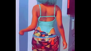 Tu va aimer me voir montrer mon jolie cul