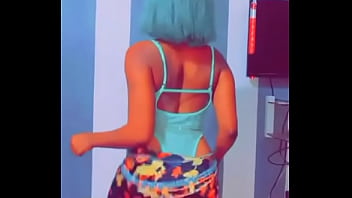 Tu va aimer me voir montrer mon jolie cul