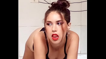 Novinha sensual de quatro