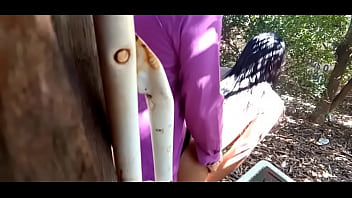 Ela estava linda com sua calcinha nova e levava porra na bunda eu olhava de longue