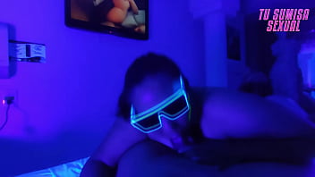 Mamada garganta profunda cuarto neon soy la hijastra mas sumisa