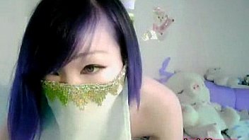 Asian amateur has fun on cam playing around
