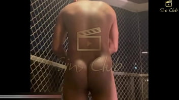 Corno decidiu dar um preto com a rola grossa para foder sua esposa putinha transa na sacada para o marido ouvir do andar de baixo