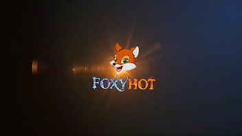 Foxyhot ordeñando leche