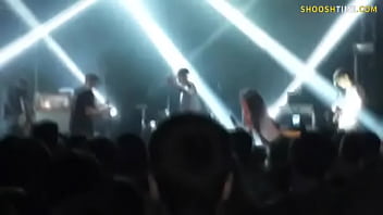 There's 2 kinda girls you find at concerts