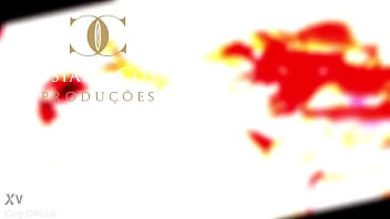 Cassi tomando do amigo