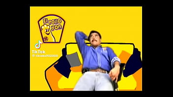 Video del hombre del pollo yon descuidos le ve el pezo