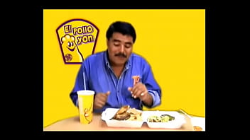 Video del hombre del pollo yon descuidos le ve el pezo