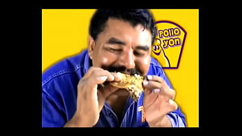 Video del hombre del pollo yon descuidos le ve el pezo